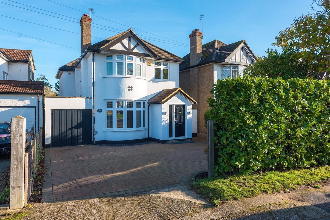 House in Staines, England 1 - 16940320