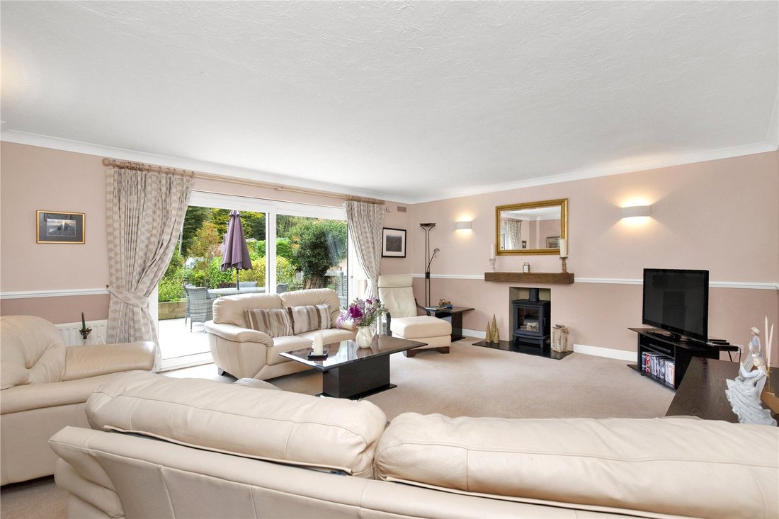 House in Headley Down, England 2 - 16940609