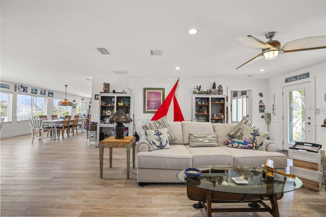 House in Madeira Beach, Florida, United States 5 - 16940776