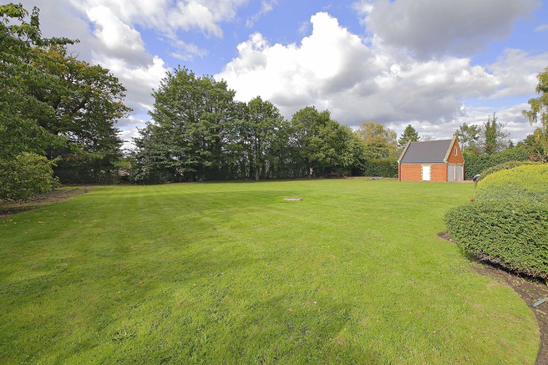 House in Hertsmere, England 2 - 16943006
