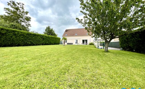 House in Sainte-Genevieve, Hauts-de-France, France 1