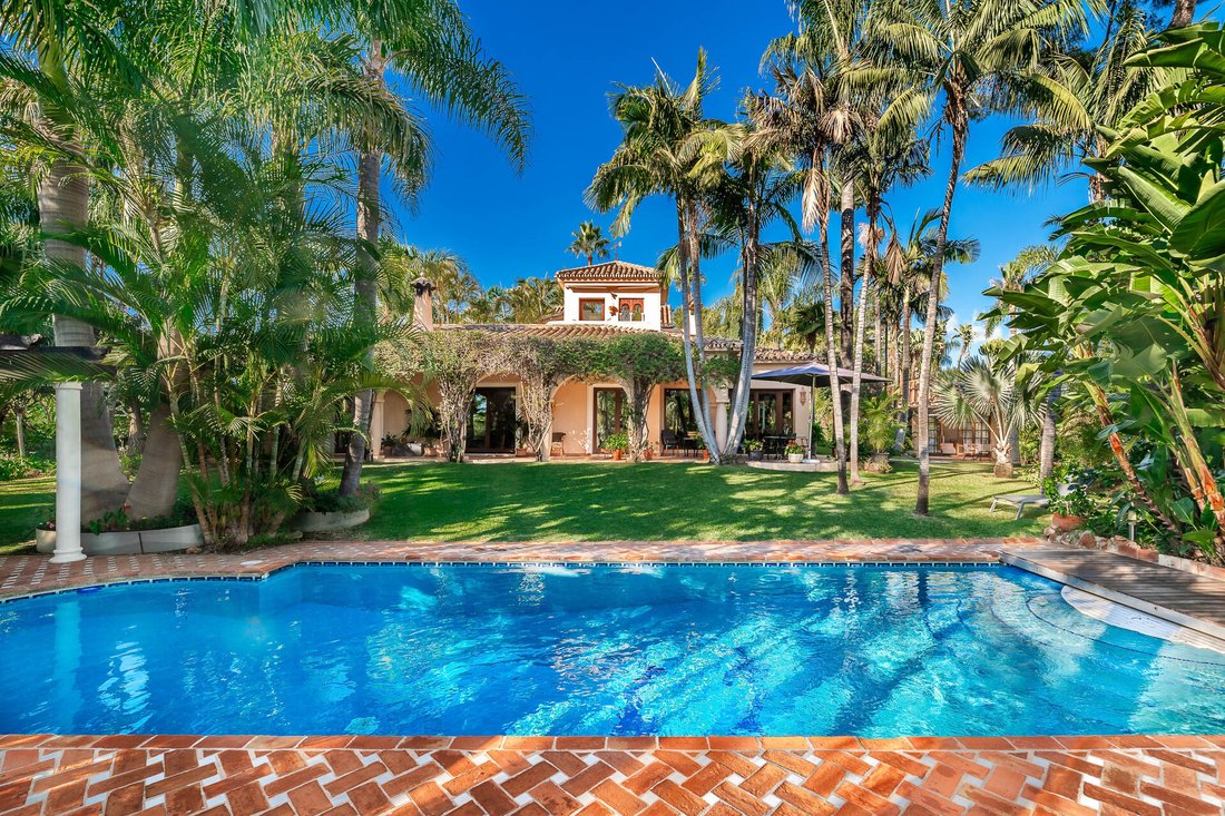 Villa in Puerto Banus, Marbella, Spain 1 - 16940052