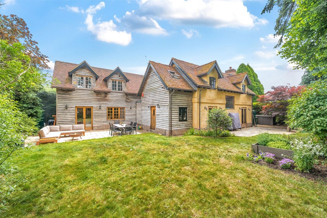 House in Liphook (Bramshott and Liphook), Liphook, England 1 - 16941477