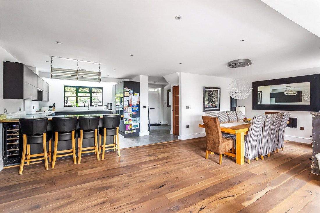 House in Hook Heath, Woking, England 4 - 16940845