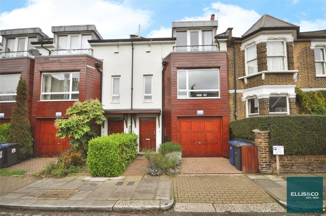 House in Barnet, England 1 - 16939255