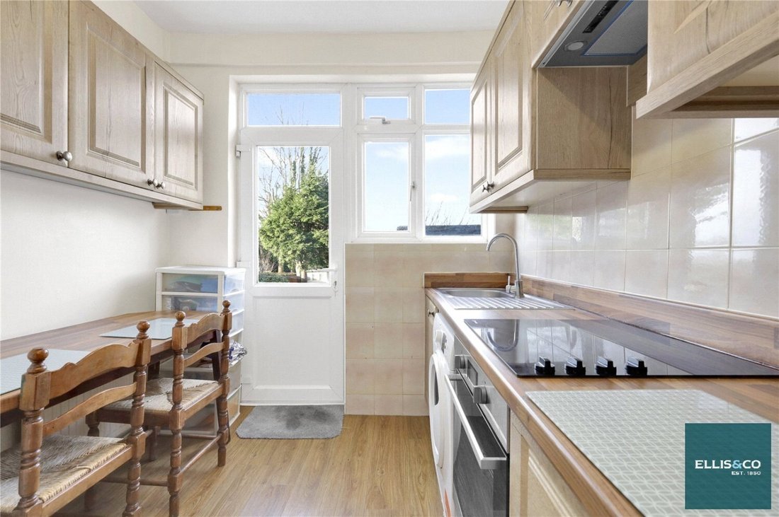 House in Finchley, Barnet, England 3 - 16939458