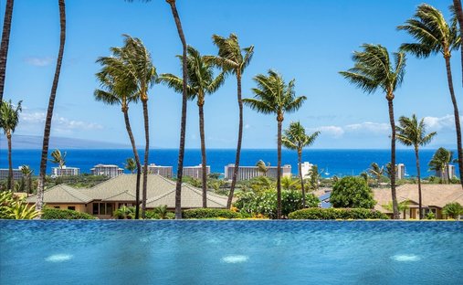 Land in Lahaina, Hawaii, United States 1