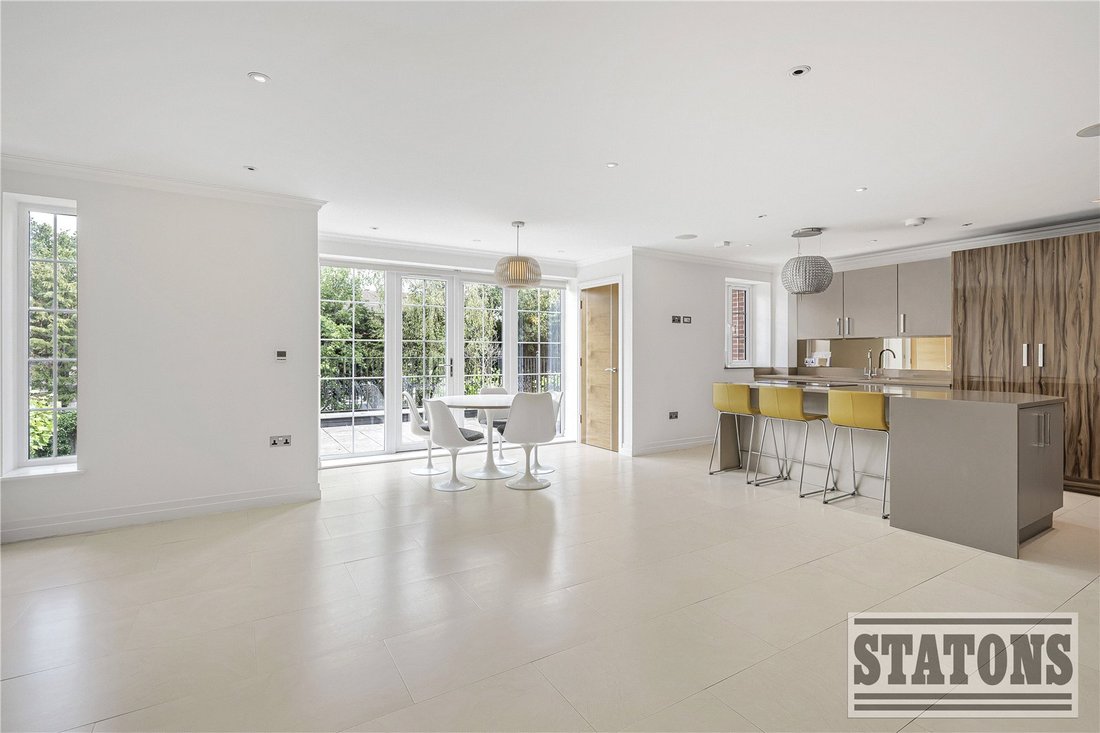 Apartment in The Ridgeway, Enfield, England 1 - 16940844