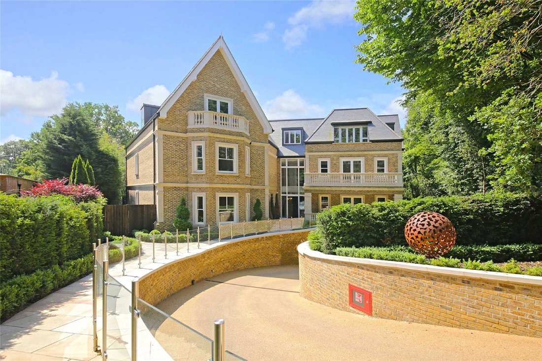 Apartment in Ferney Hill, Enfield, England 1 - 16940853