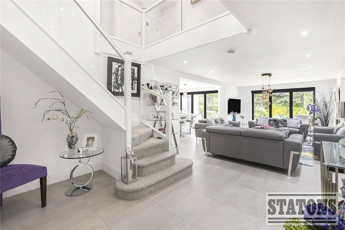 House in Elstree (Elstree and Borehamwood), Elstree, England 3 - 16940538