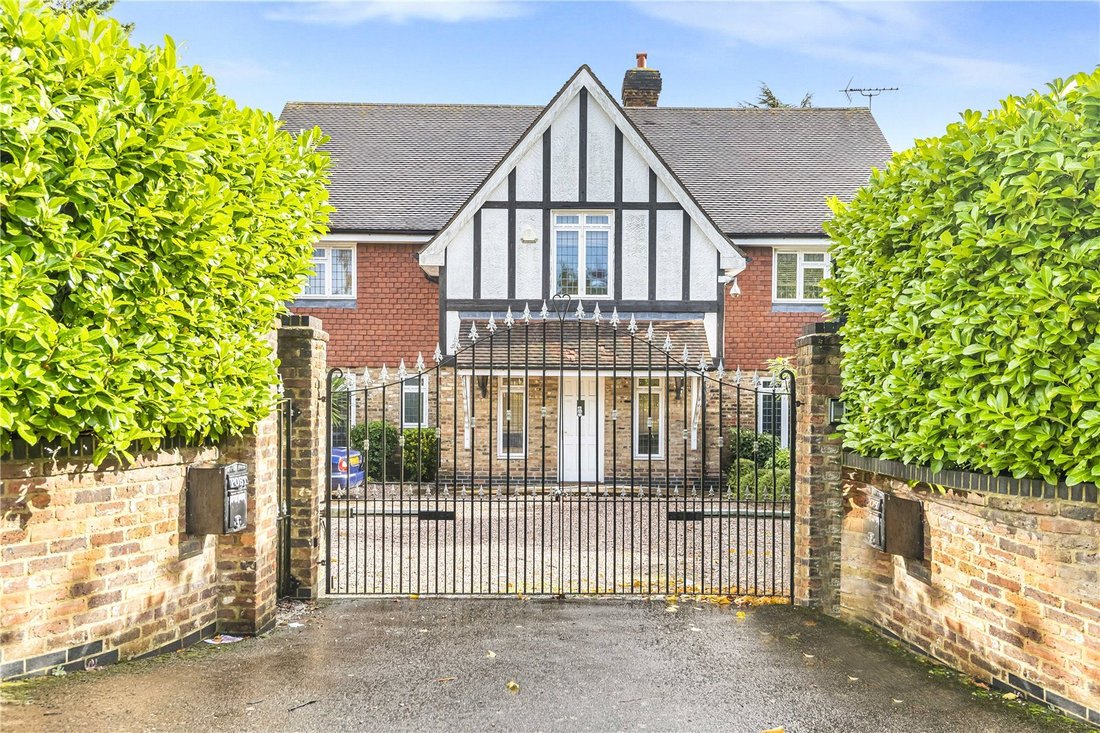 House in Ferney Hill, Enfield, England 2 - 16940601