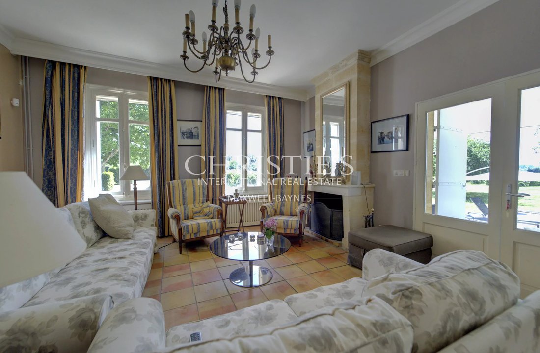 Estate in Saint-Pey-de-Castets, Nouvelle-Aquitaine, France 1 - 15831327