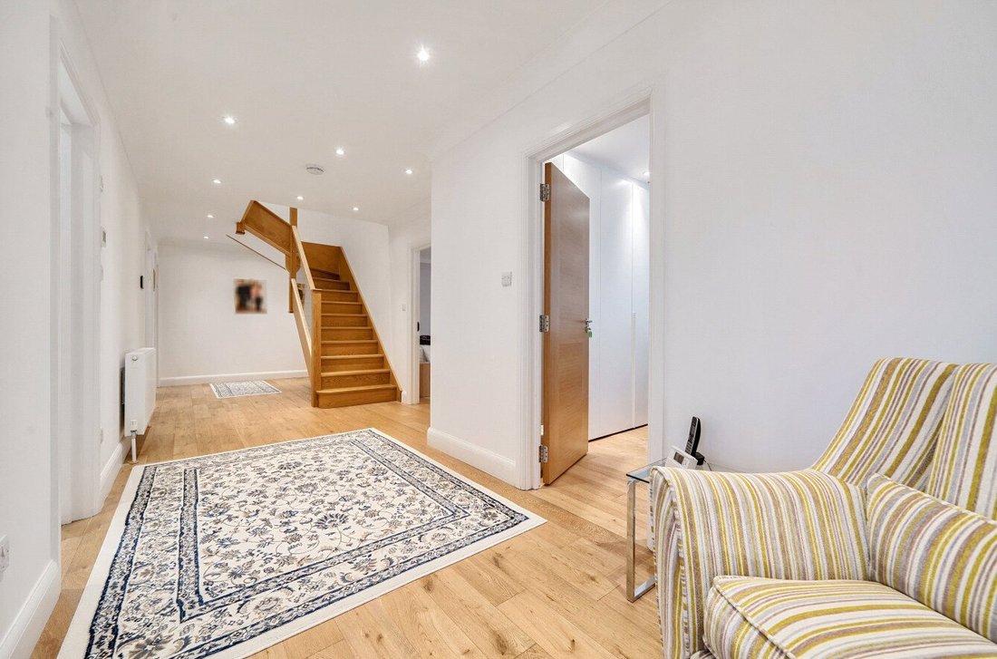 House in Barnet, England 4 - 16940311