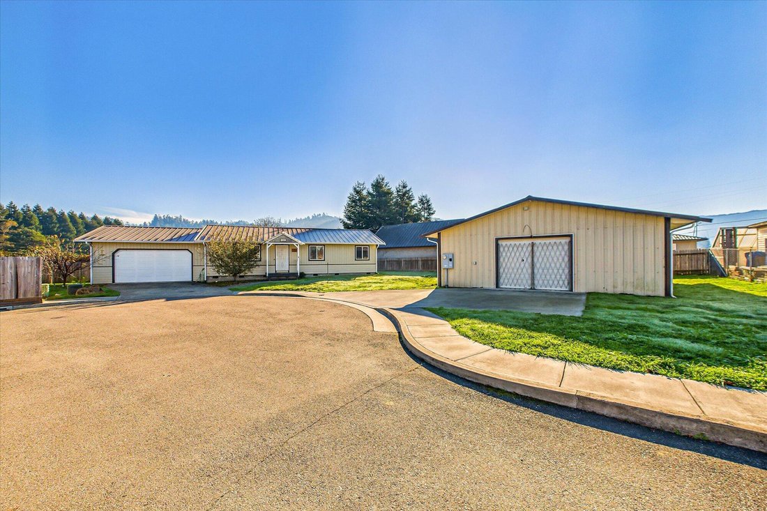 Rio Dell, California, United States 1 - 16941643