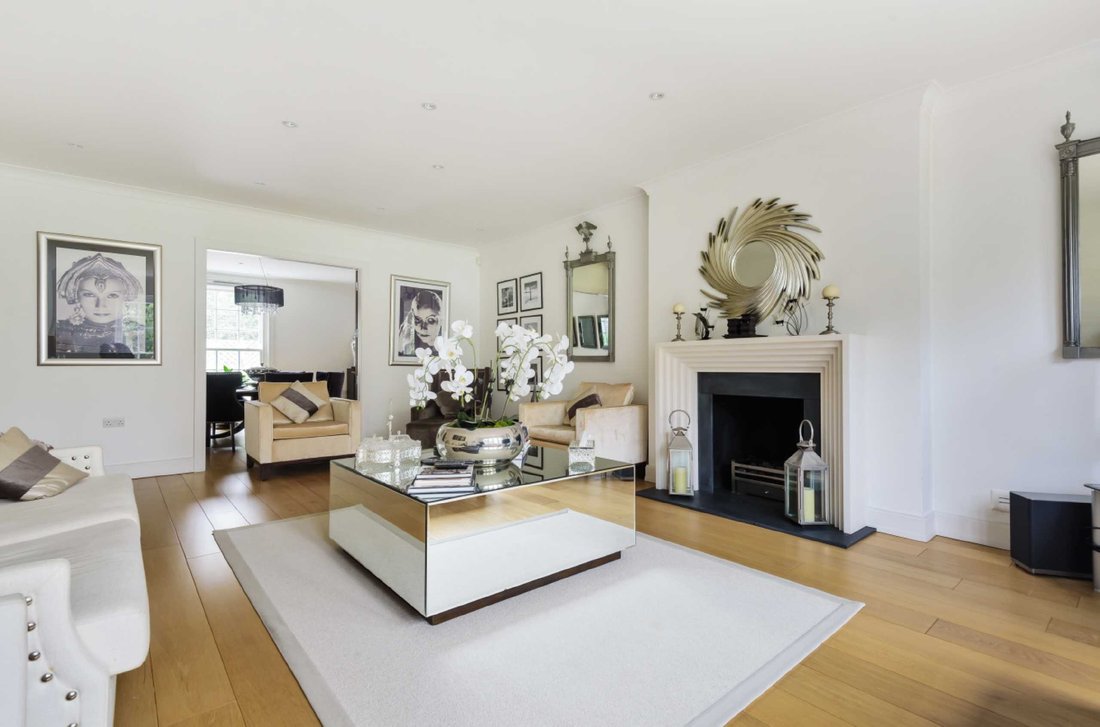 House in Ferney Hill, Enfield, England 4 - 16940710