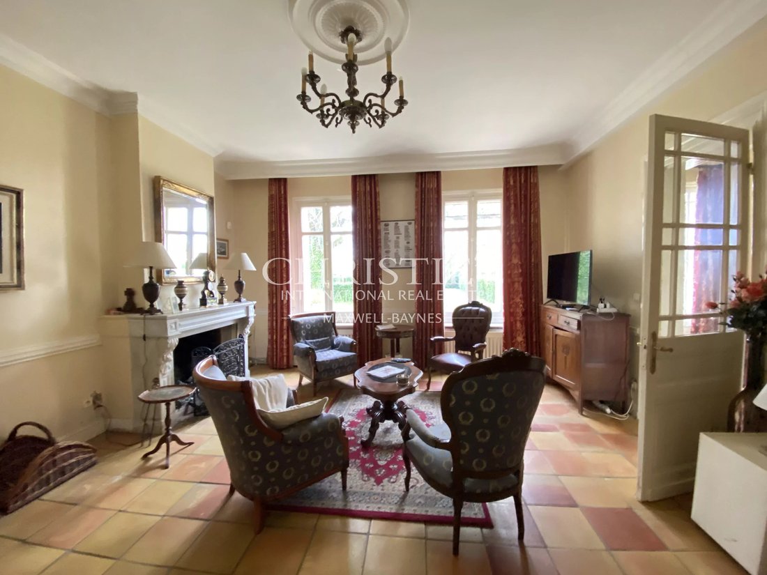 Estate in Saint-Pey-de-Castets, Nouvelle-Aquitaine, France 2 - 15831327