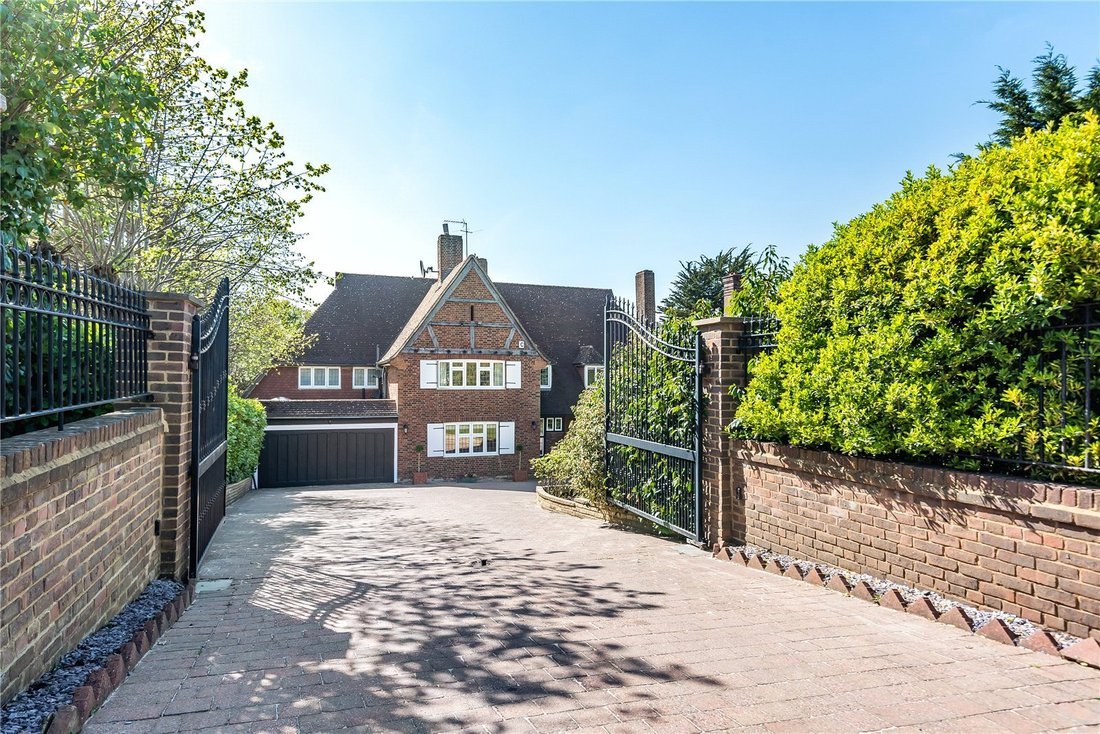 House in Cockfosters, Enfield, England 2 - 16940040