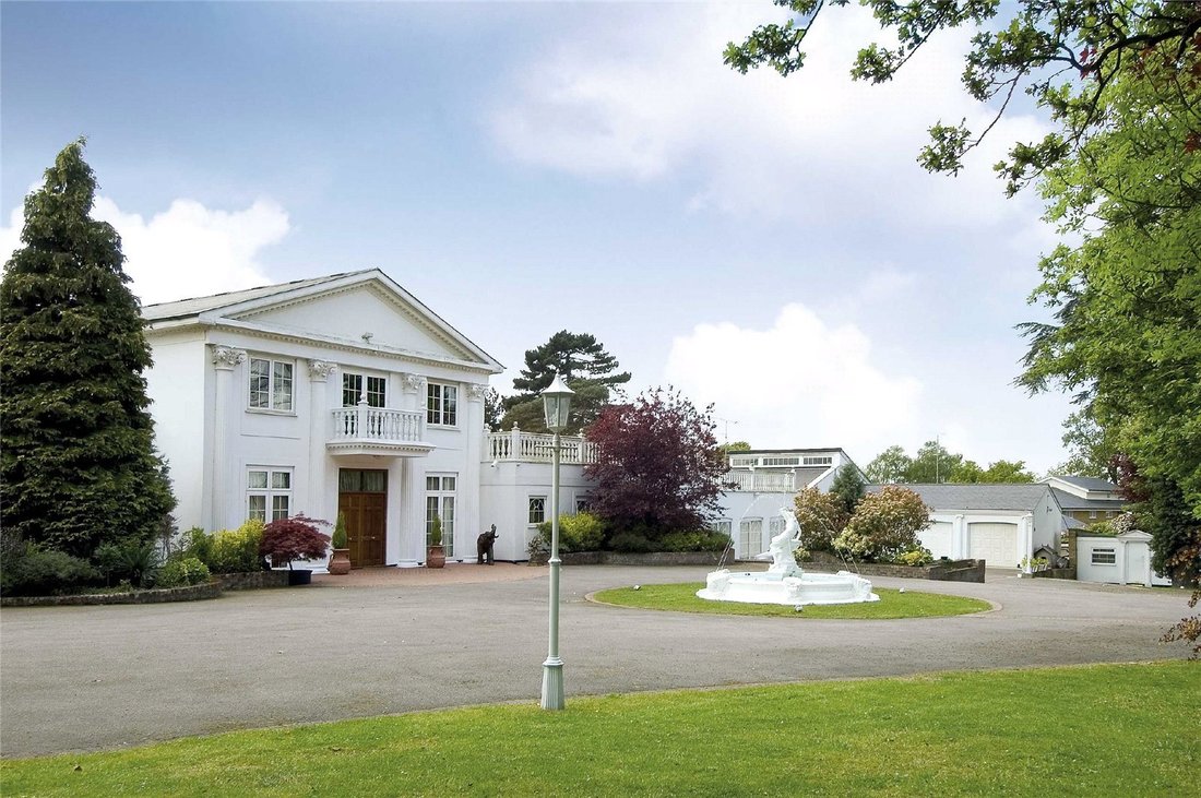 House in Hertsmere, England 5 - 16940079