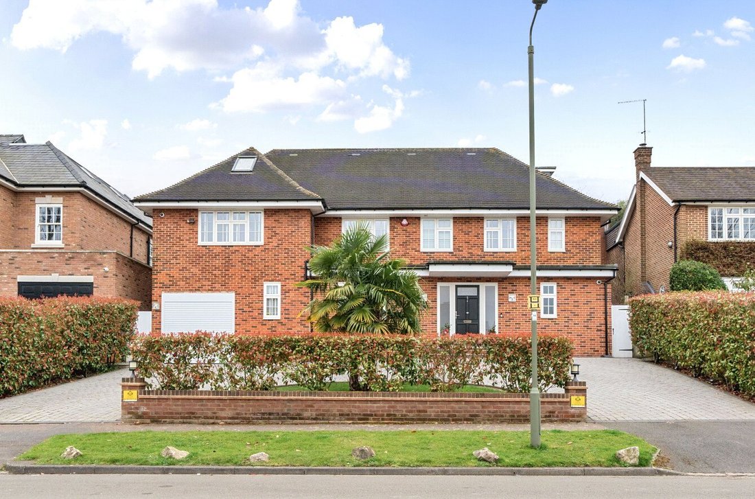 House in Barnet, England 1 - 16940311