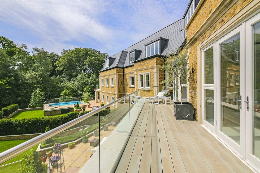 Apartment in Ferney Hill, Enfield, England 2 - 16940853