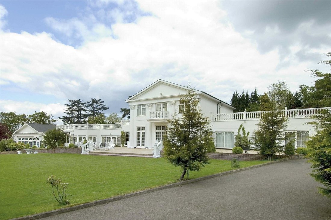 House in Hertsmere, England 3 - 16940079