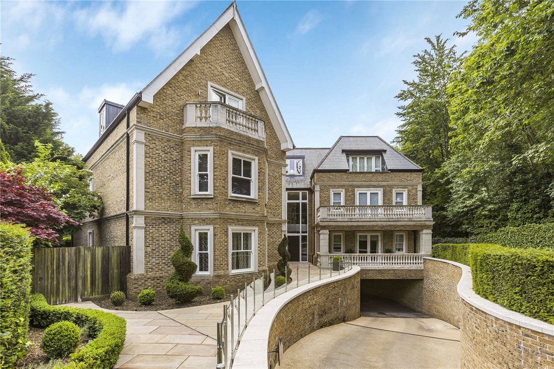 Apartment in Ferney Hill, Enfield, England 1 - 16940886