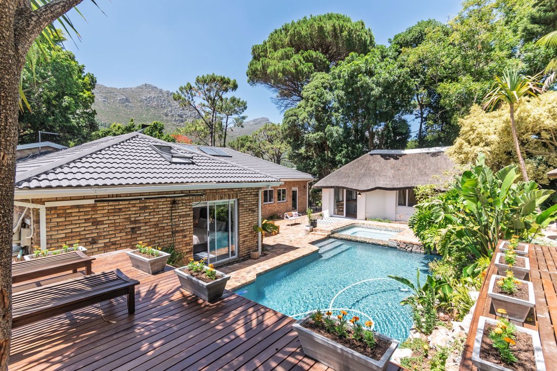 House in Hout Bay, South Peninsula, Cape Town 1 - 16939941