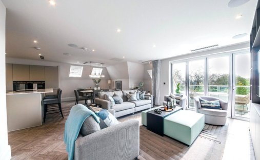 Penthouse in Barnet, England 1