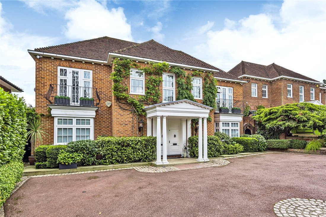 House in Barnet, England 1 - 16940100