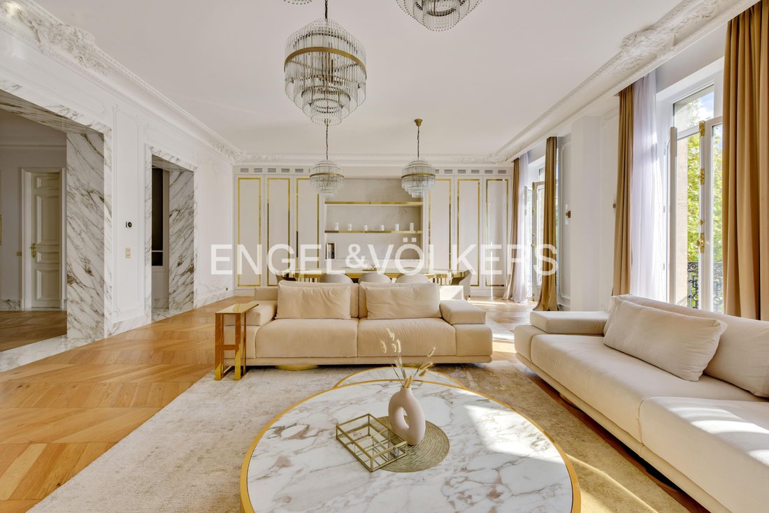 Apartment in Hoche-Friedland, Paris 8e Arrondissement, Paris 4 - 16105098