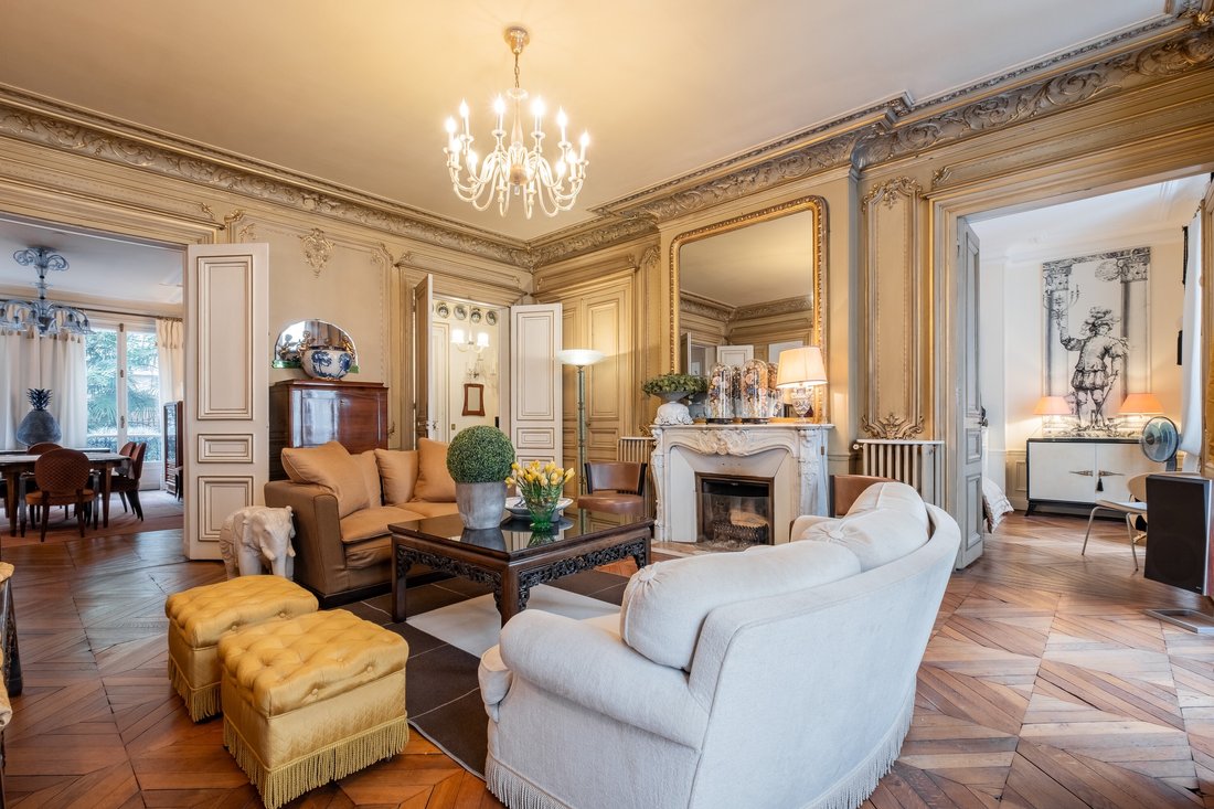 Apartment in Triangle d'Or, Paris 8e Arrondissement, Paris 2 - 14607738