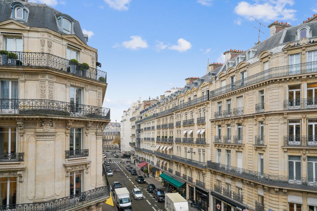 Apartment in Triangle d'Or, Paris 8e Arrondissement, Paris 2 - 16803329