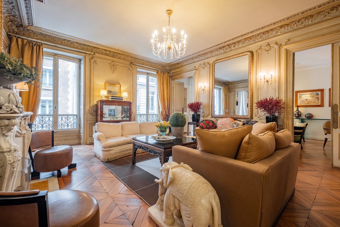 Apartment in Triangle d'Or, Paris 8e Arrondissement, Paris 4 - 14607738