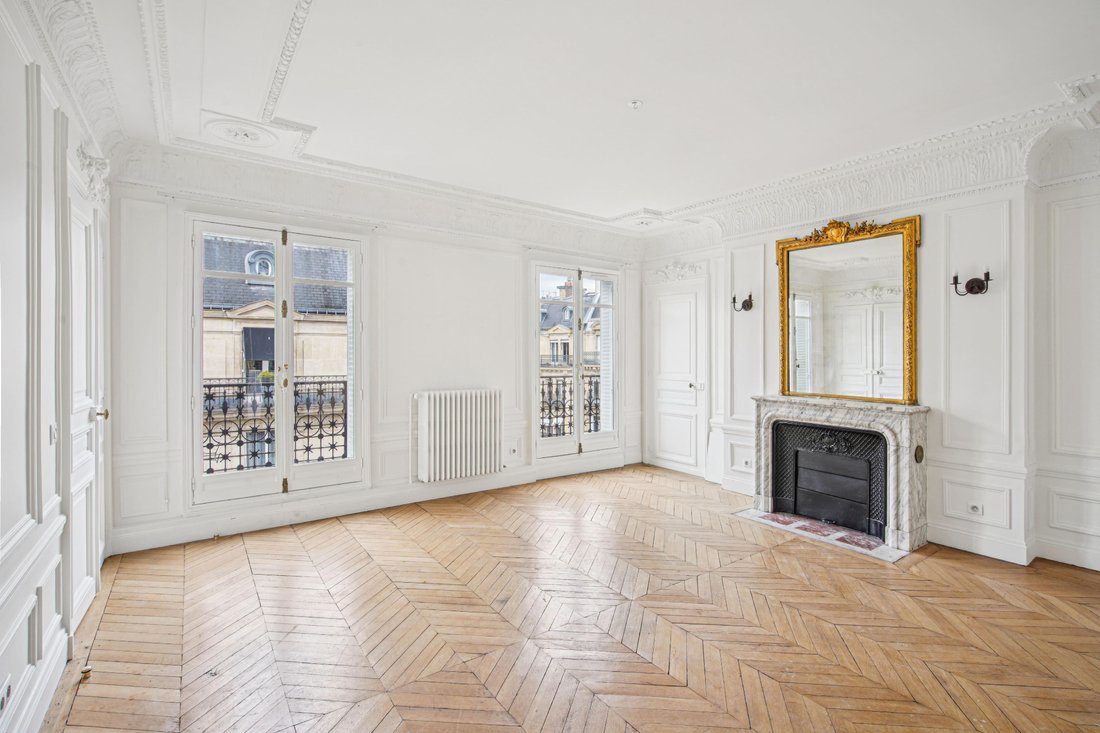 Apartment in Triangle d'Or, Paris 8e Arrondissement, Paris 2 - 16803328