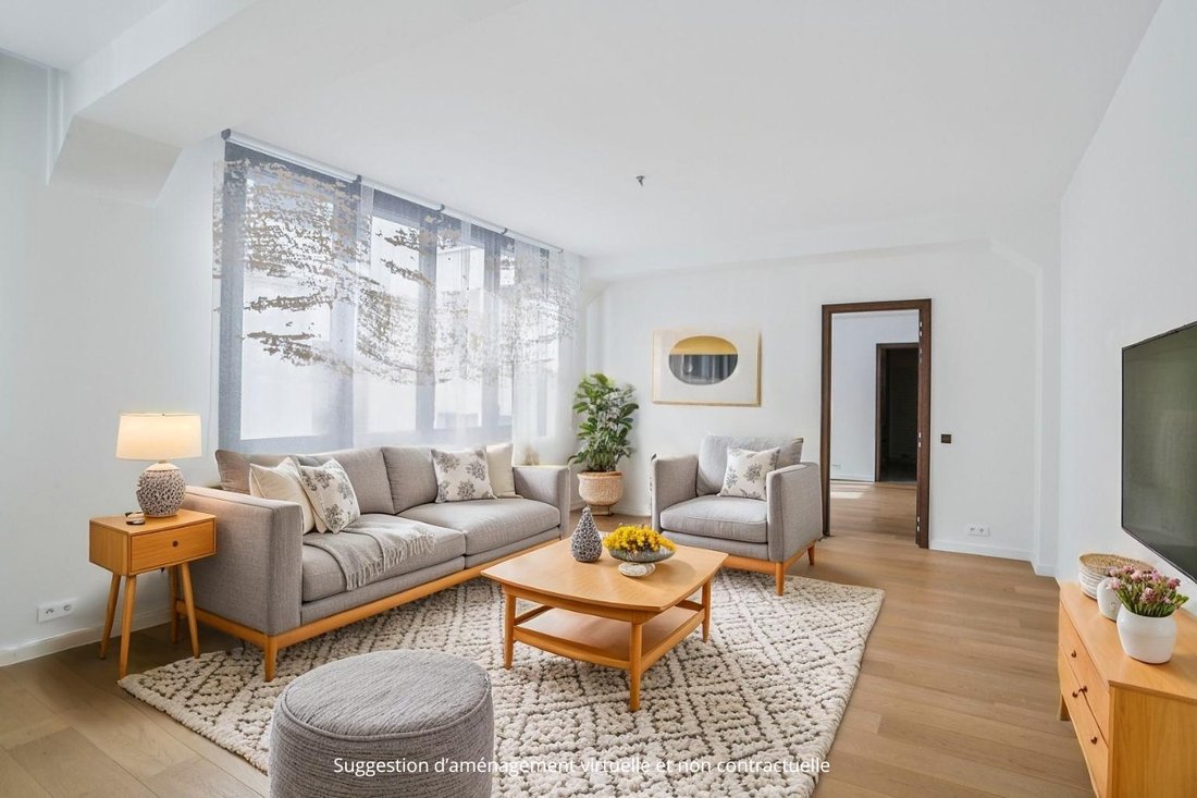 Apartment in Saint Thomas d'Aquin, Paris 7e Arrondissement, Paris 1 - 16184455