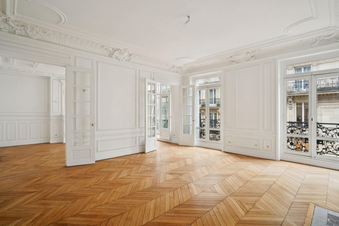 Apartment in Triangle d'Or, Paris 8e Arrondissement, Paris 3 - 16803329