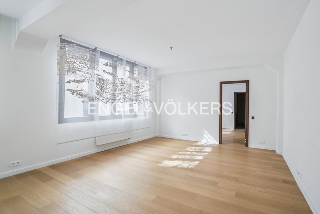 Apartment in Saint Thomas d'Aquin, Paris 7e Arrondissement, Paris 2 - 16184455