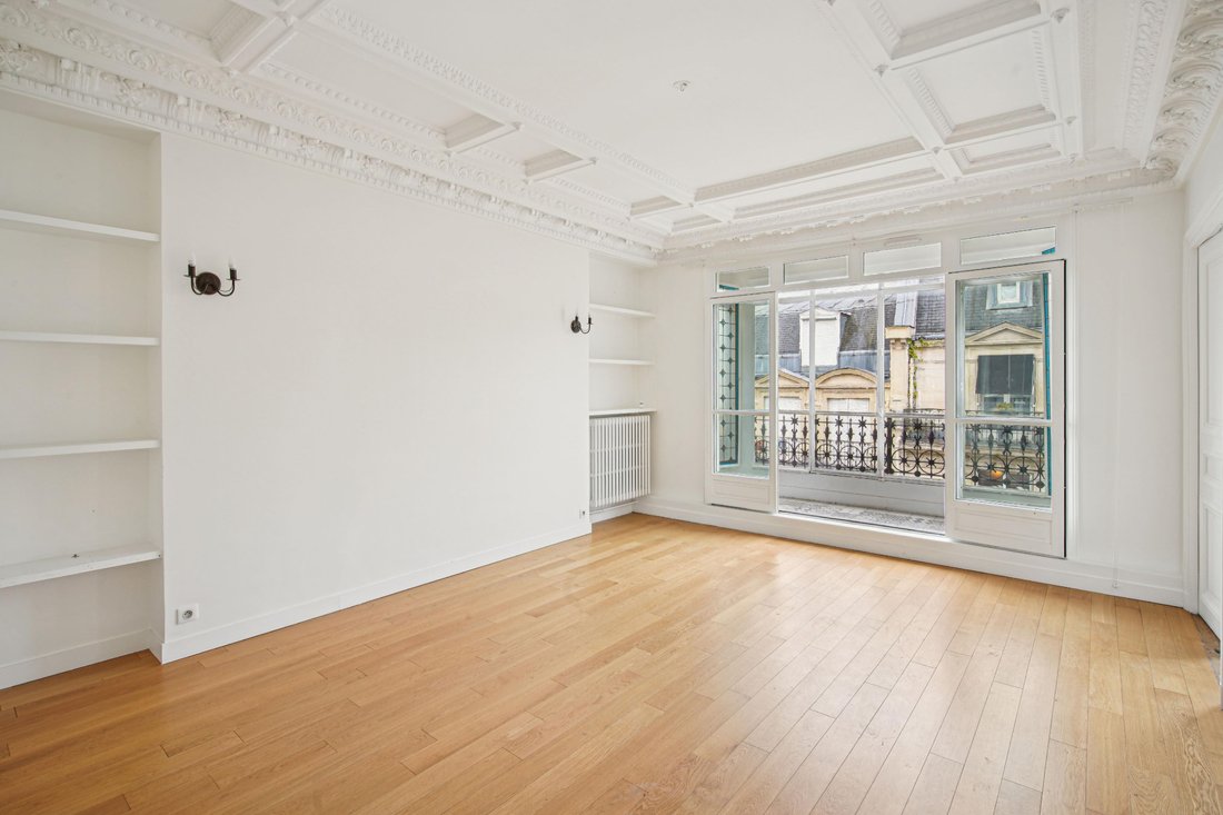 Apartment in Triangle d'Or, Paris 8e Arrondissement, Paris 5 - 16803328