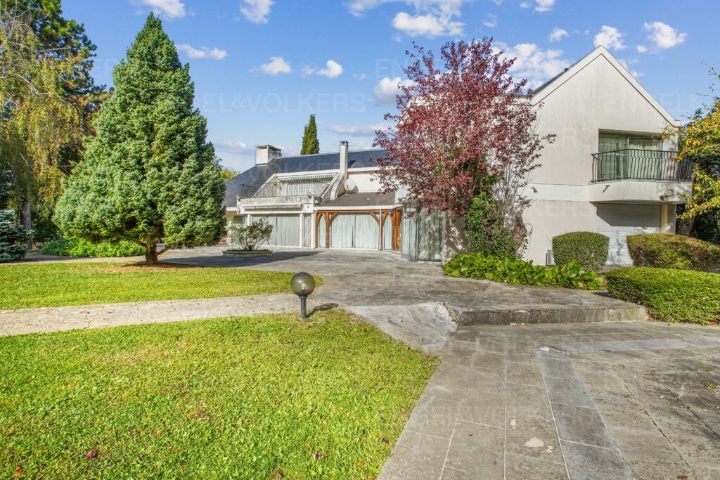 House in Villepreux, Ile-de-France, France 1 - 13757009
