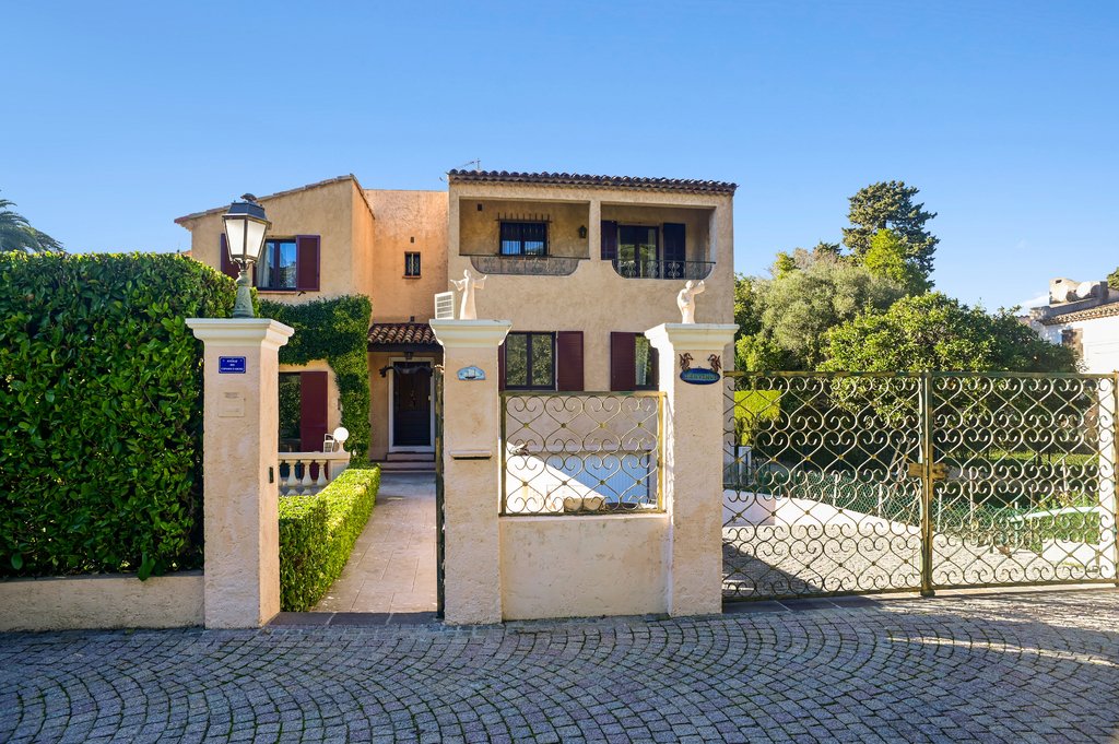 House in Camp Long, Cannes, France 2 - 16881720