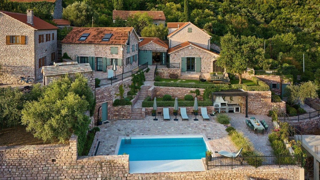 Villa in Gornja Lastva, Kotor Municipality, Montenegro 3 - 16503720