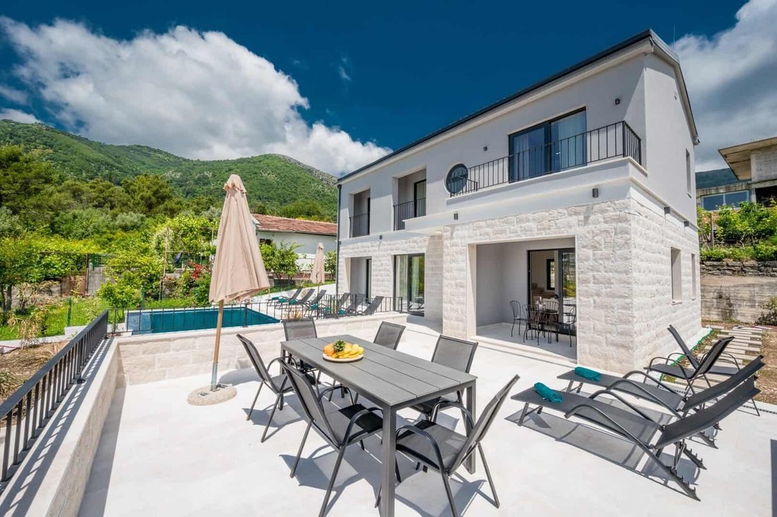Villa in Mrčevac, Montenegro 3 - 16503956