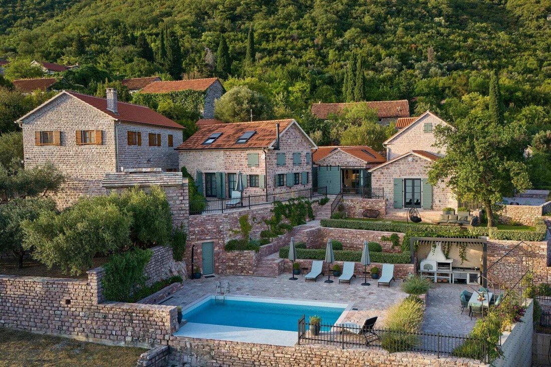 Villa in Gornja Lastva, Kotor Municipality, Montenegro 1 - 16503720