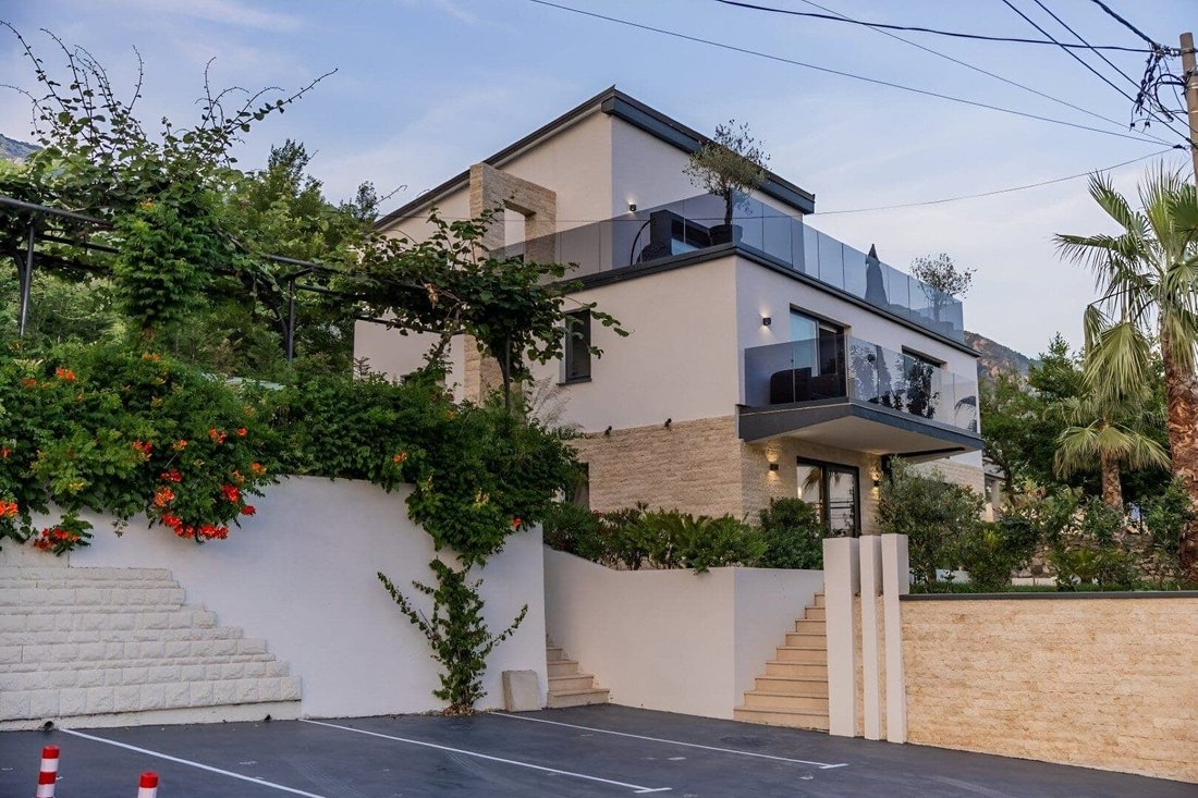 Villa in Markovići, Montenegro 2 - 16503986