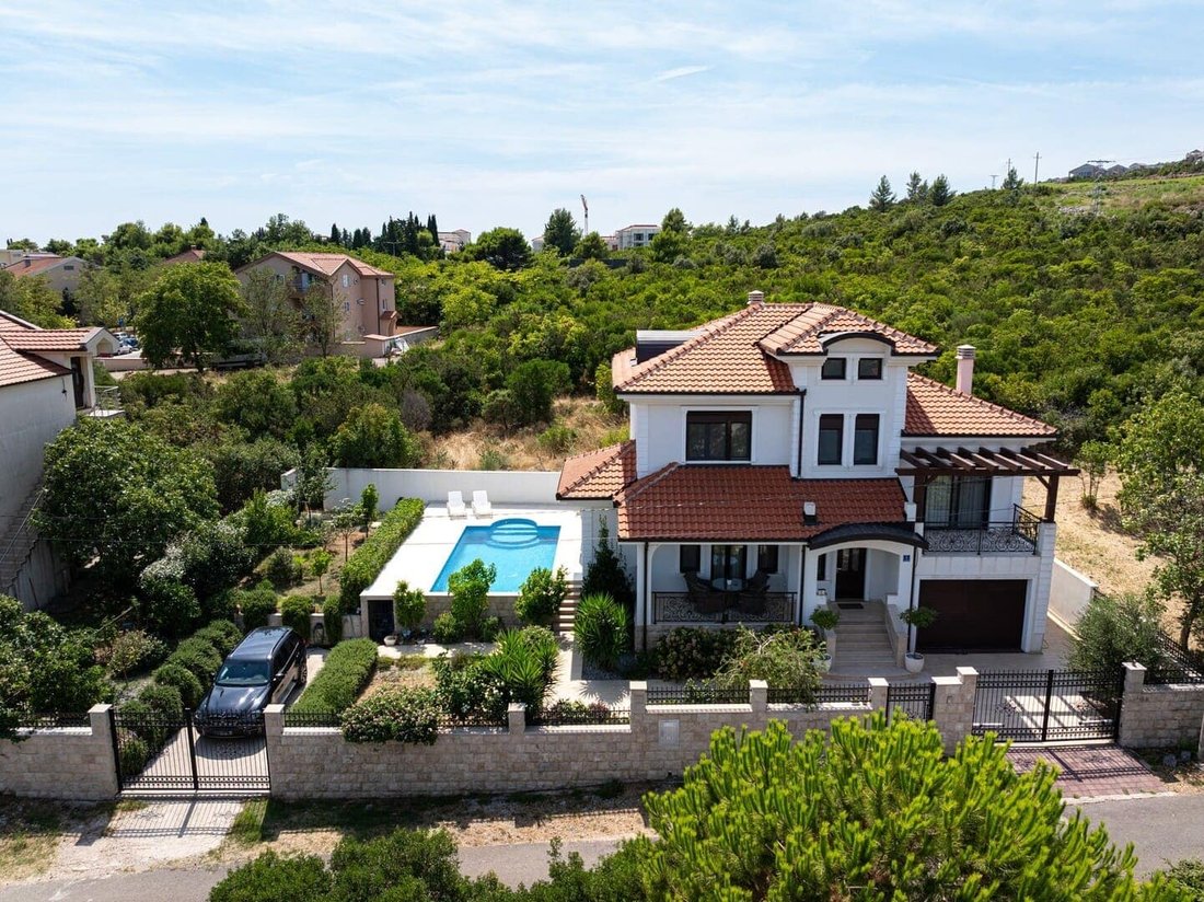 Villa in Milovići, Tivat Municipality, Montenegro 1 - 16504024
