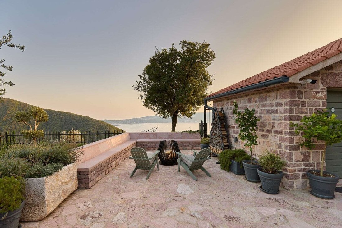 Villa in Gornja Lastva, Kotor Municipality, Montenegro 2 - 16503720