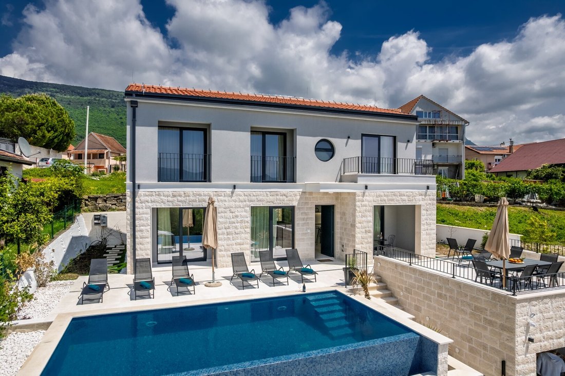 Villa in Mrčevac, Montenegro 4 - 16503956