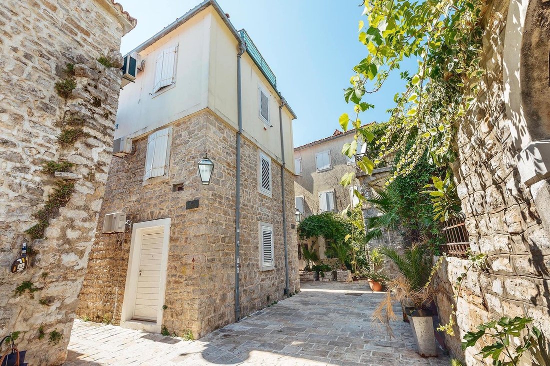 Villa in Budva, Budva Municipality, Montenegro 1 - 16485929