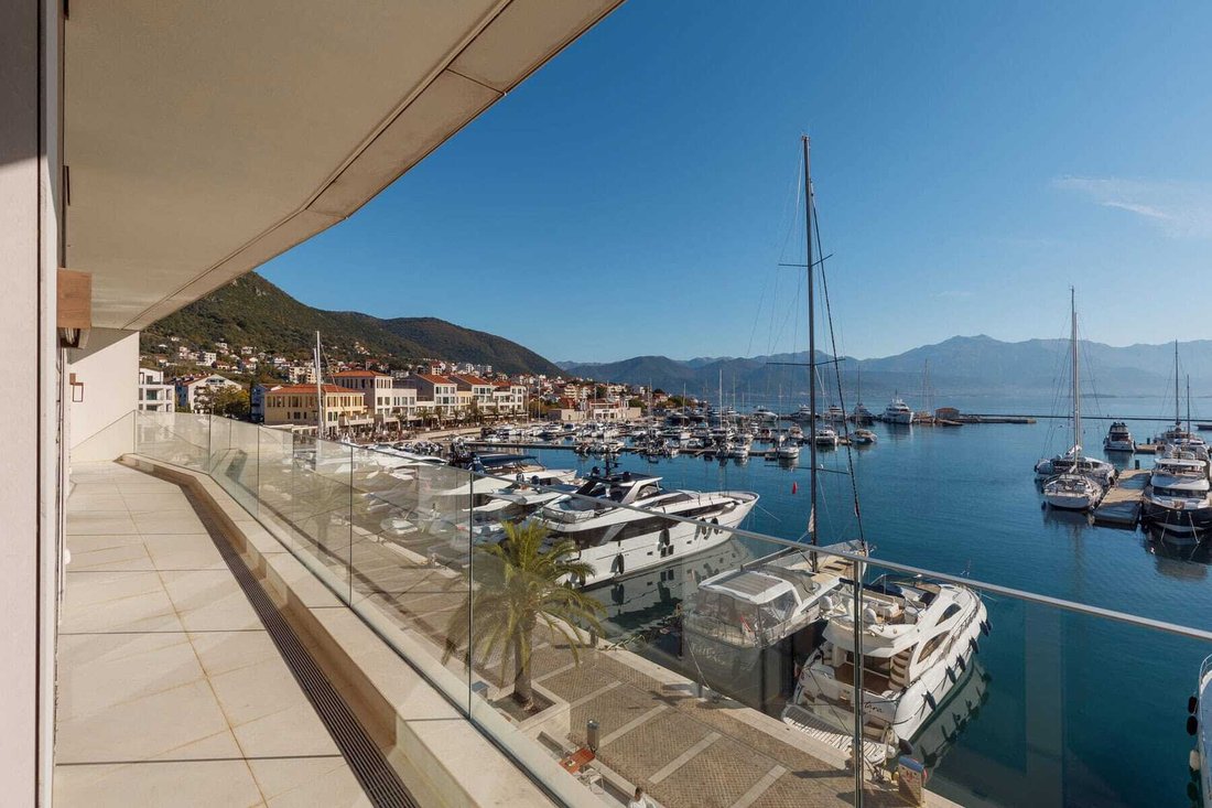 Apartment in Kumbor, Herceg Novi Municipality, Montenegro 1 - 16844786