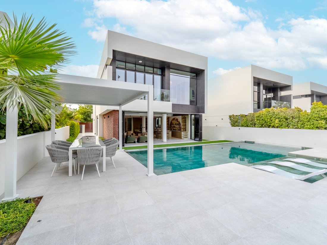 Villa in Ras al-Khaimah Emirate, United Arab Emirates 1 - 16943556